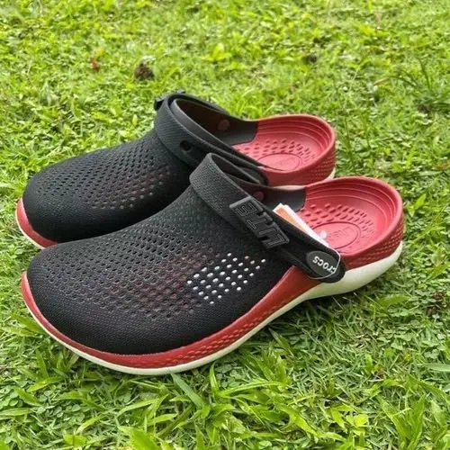crocs black red 3.webp