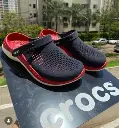 crocs black red 2.webp